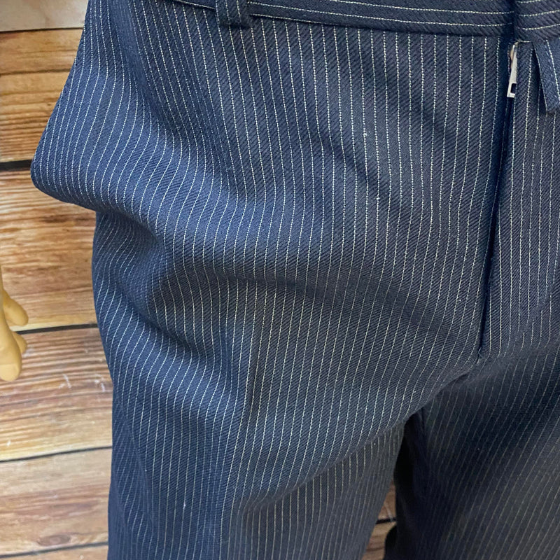Dunkle Nadelstreifenhose aus Schurwolle für 20er Jahre Herren Outfit