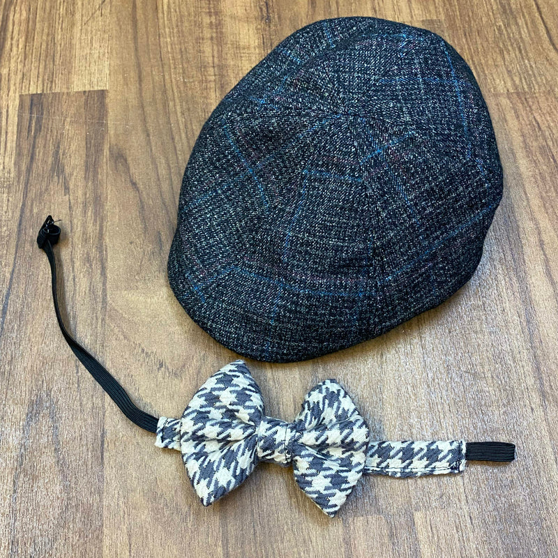Schiebermütze und Fliege als Vintage Accessoires zum 20er Jahre Herren Outfit