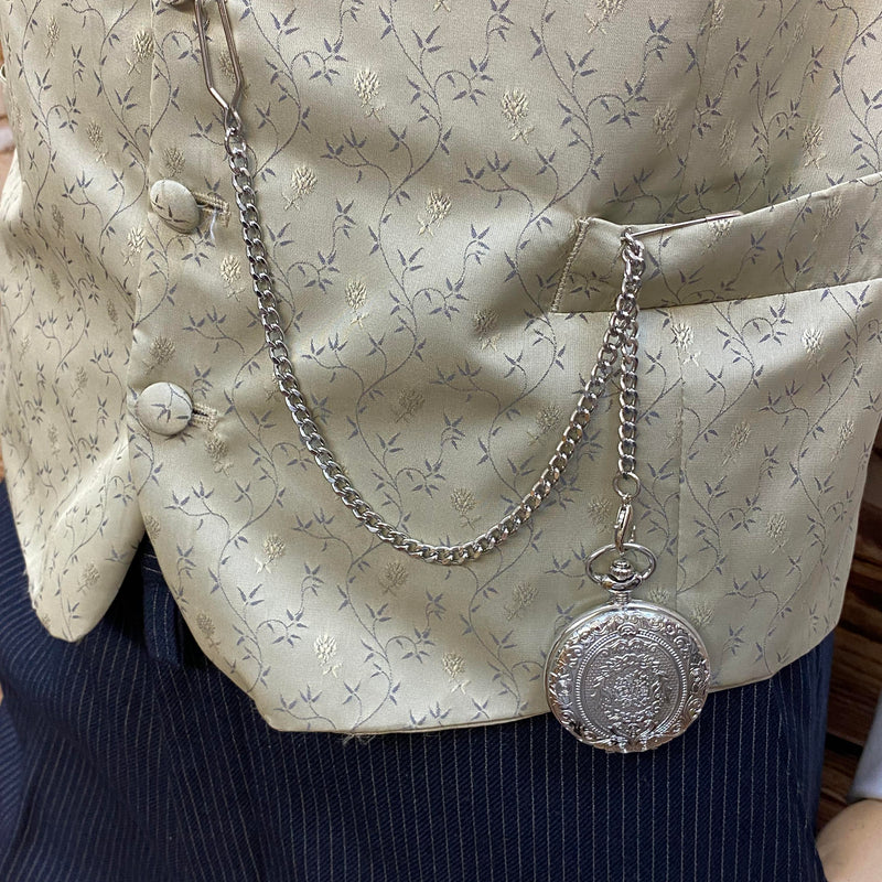 Schiebermütze, Fliege, Taschenuhr und Manschettenknöpfe für Vintage Herren Outfit