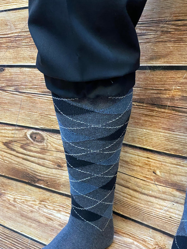 Rautenstrümpfe zur dunklen Knickerbocker im 20er Jahre Stil