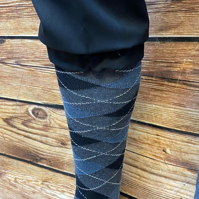 Rautenstrümpfe zur dunklen Knickerbocker im 20er Jahre Stil