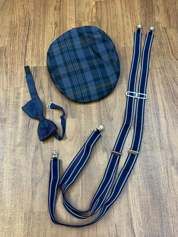 Schiebermütze, Fliege und Hosenträger als Accessoires für Vintage Herren Outfit