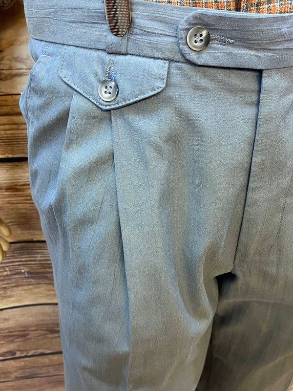 Helle Bundfaltenhose für ein legeres 20er Jahre Herren Outfit