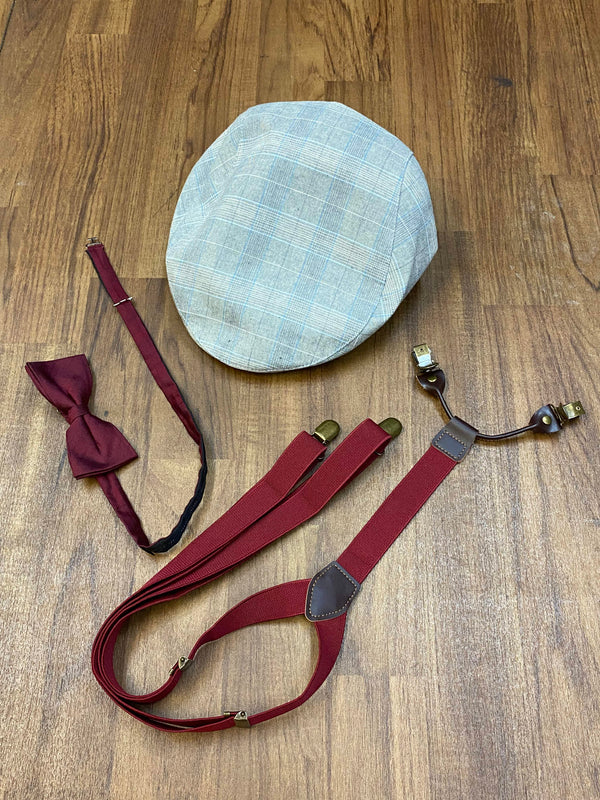 Schiebermütze, Hosenträger und bordeauxfarbene Fliege als Accessoires für Vintage Herren Outfit