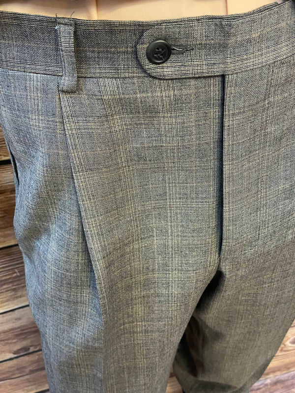 20er Jahre Herren Outfit mit hellblauer Weste, karierter Knickerbocker, Hemd, Fliege und Schiebermütze in Größe 50, Ansicht 3