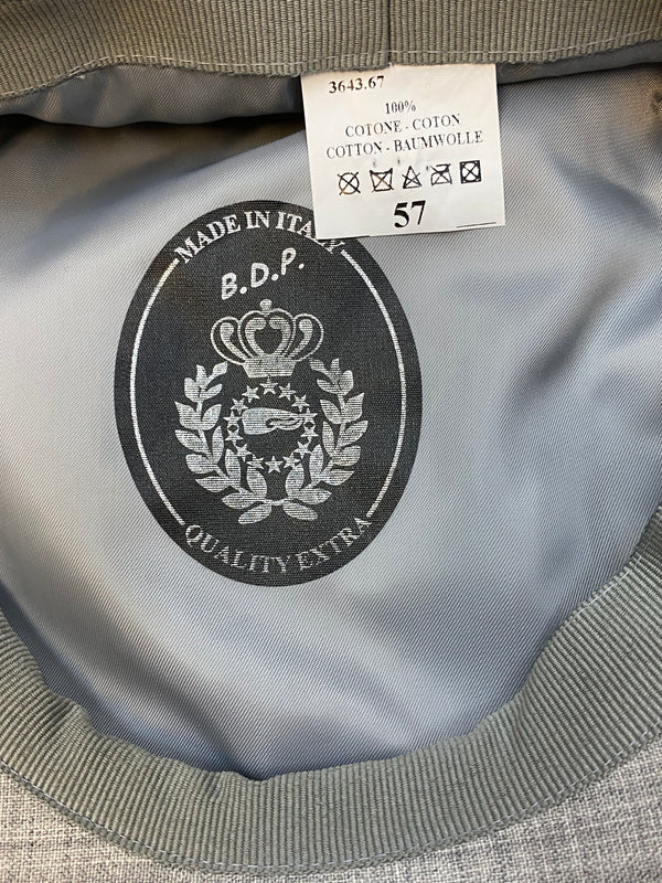 20er Jahre Herren Outfit mit hellblauer Weste, karierter Knickerbocker, Hemd, Fliege und Schiebermütze in Größe 50, Ansicht 6