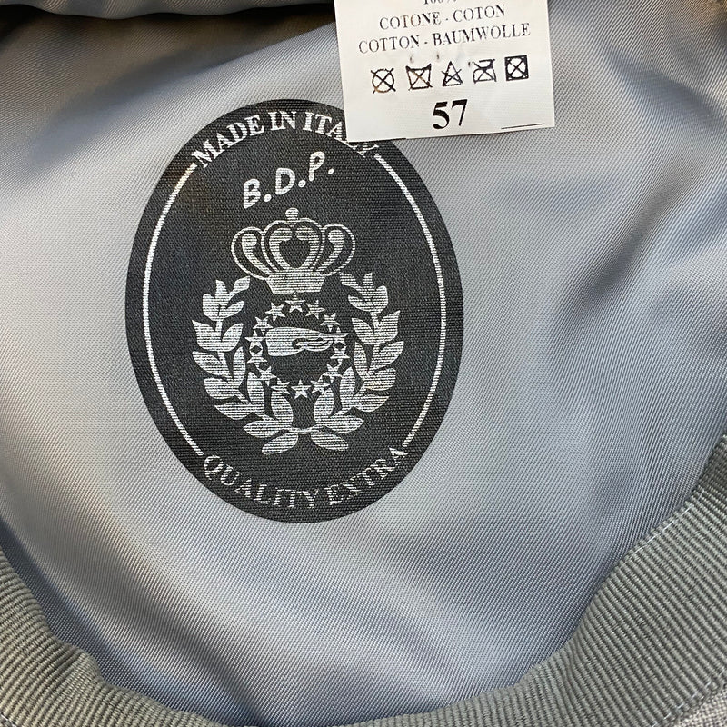20er Jahre Herren Outfit mit hellblauer Weste, karierter Knickerbocker, Hemd, Fliege und Schiebermütze in Größe 50, Ansicht 6