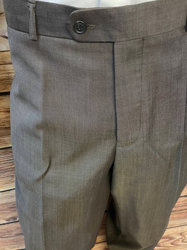 Detailansicht der dunkelbraunen Hose des Herren-Kostüms