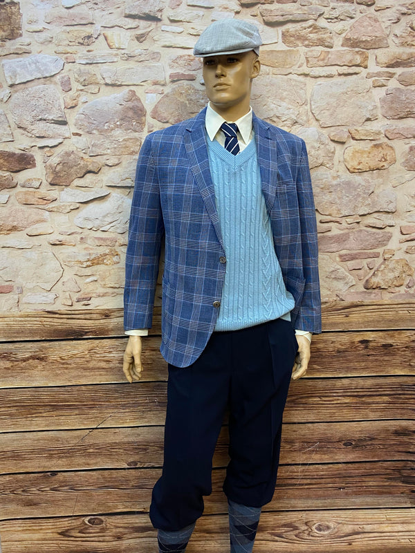 Stilvolles Herren-Outfit mit Schiebermütze, Karo-Sakko und Knickerbocker