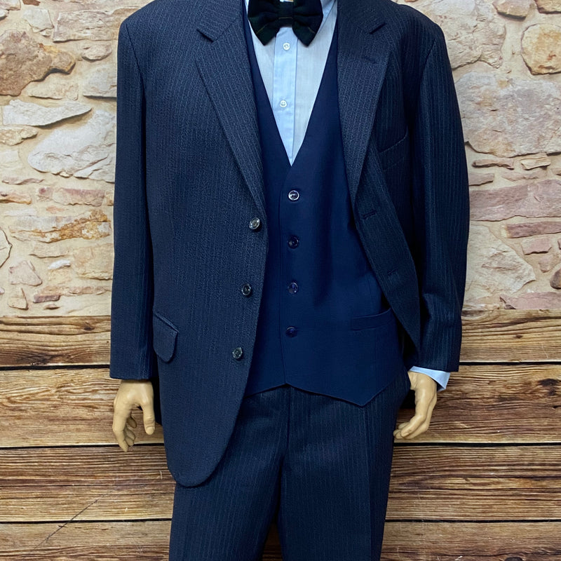 „3-Teiler mit Weste: Blauer Nadelstreifen-Anzug im Gatsby/Peaky-Stil, Gr. 62“