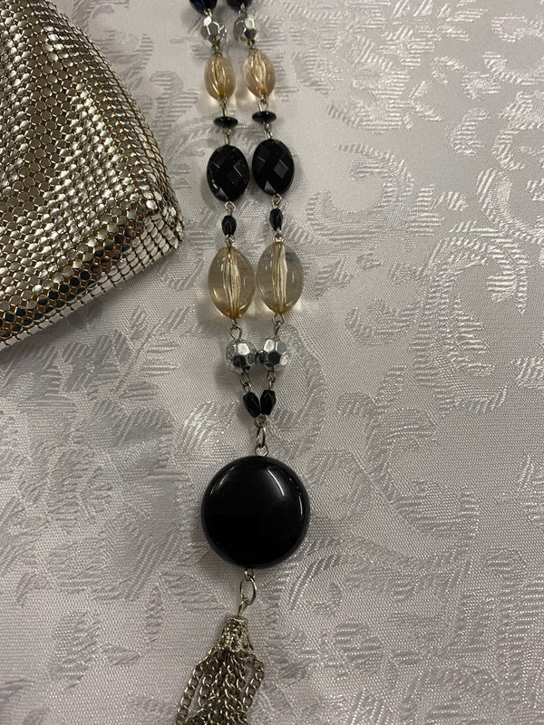 20er-Jahre Damen-Set – Handschuhe, Zigarettenspitze, Kette, Abendtasche