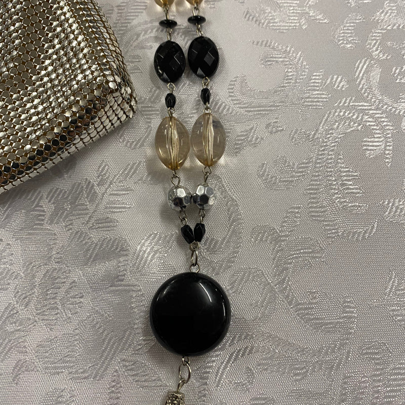 20er-Jahre Damen-Set – Handschuhe, Zigarettenspitze, Kette, Abendtasche