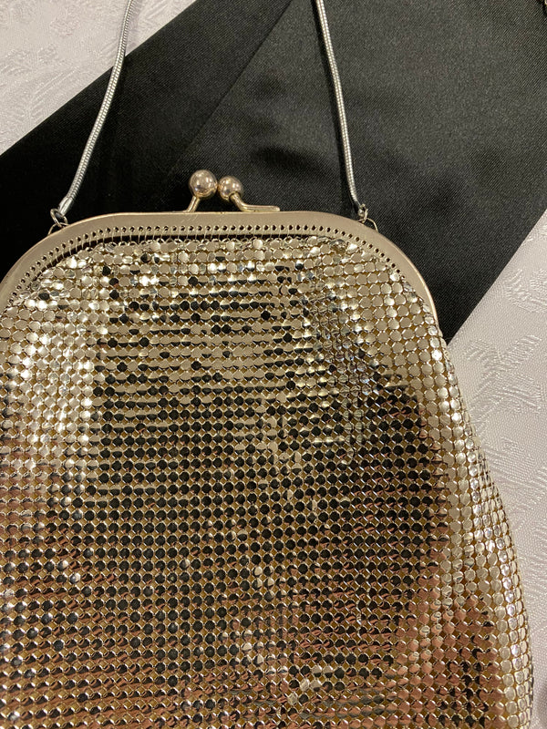 20er-Jahre Damen-Set – Handschuhe, Zigarettenspitze, Kette, Abendtasche