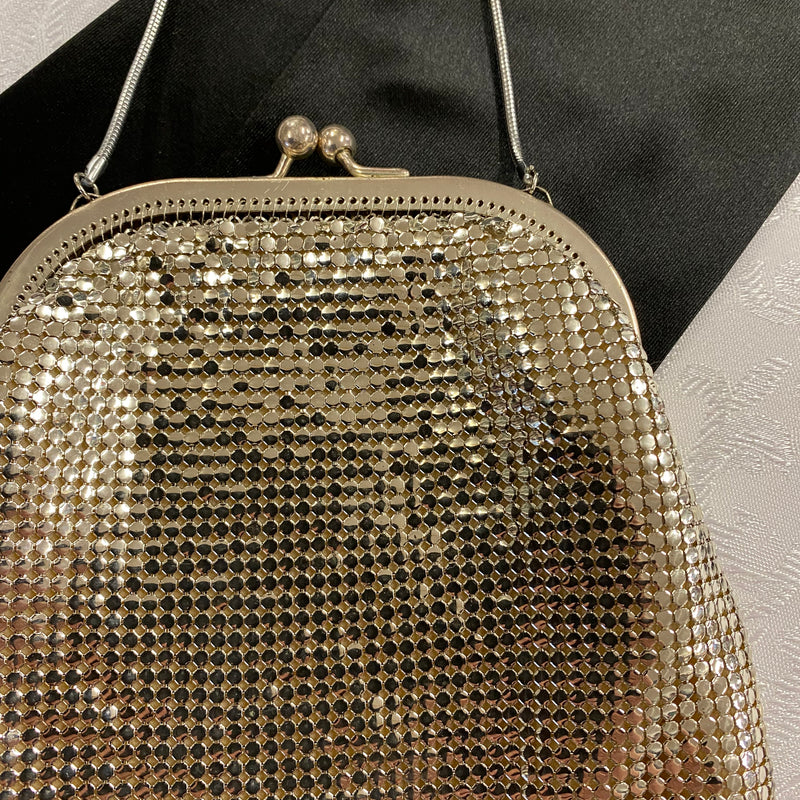 20er-Jahre Damen-Set – Handschuhe, Zigarettenspitze, Kette, Abendtasche