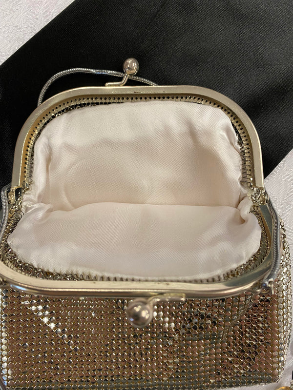 20er-Jahre Damen-Set – Handschuhe, Zigarettenspitze, Kette, Abendtasche