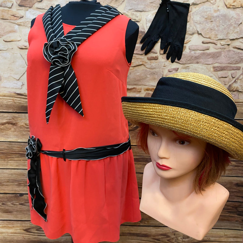 20er Jahre Damen Outfit Gr. 46 – rotes Tageskleid / Tea Dress mit Hut & Handschuhen, Ansicht 2