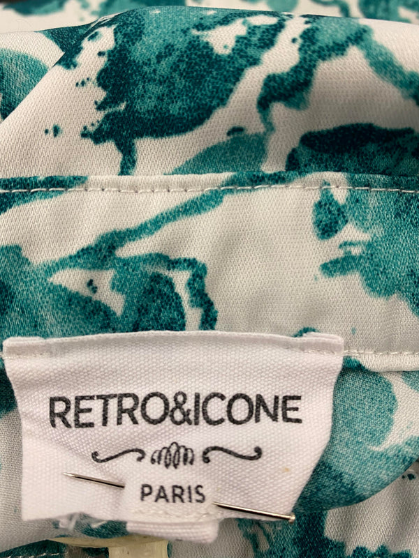 „Etikett Retro & Icone Paris in grün-weißem Vintage Tageskleid im 1920er Stil“
