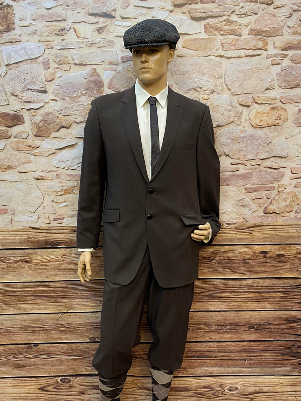 „20er Jahre Herren Outfit Größe 54 in Dunkelbraun – Anzug mit Knickerbocker und Schiebermütze“