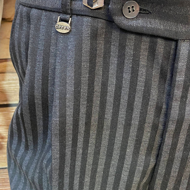 „Vintage Stresemannhose mit Nadelstreifen aus Schurwolle Detailaufnahme“