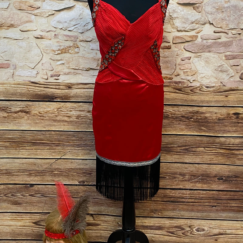 Hochwertiges rotes Charlestonkleid im 20er Jahre Stil mit Fransen, langem Handschuhen und handgefertigten Kopfschmuck Unikat Gr.36