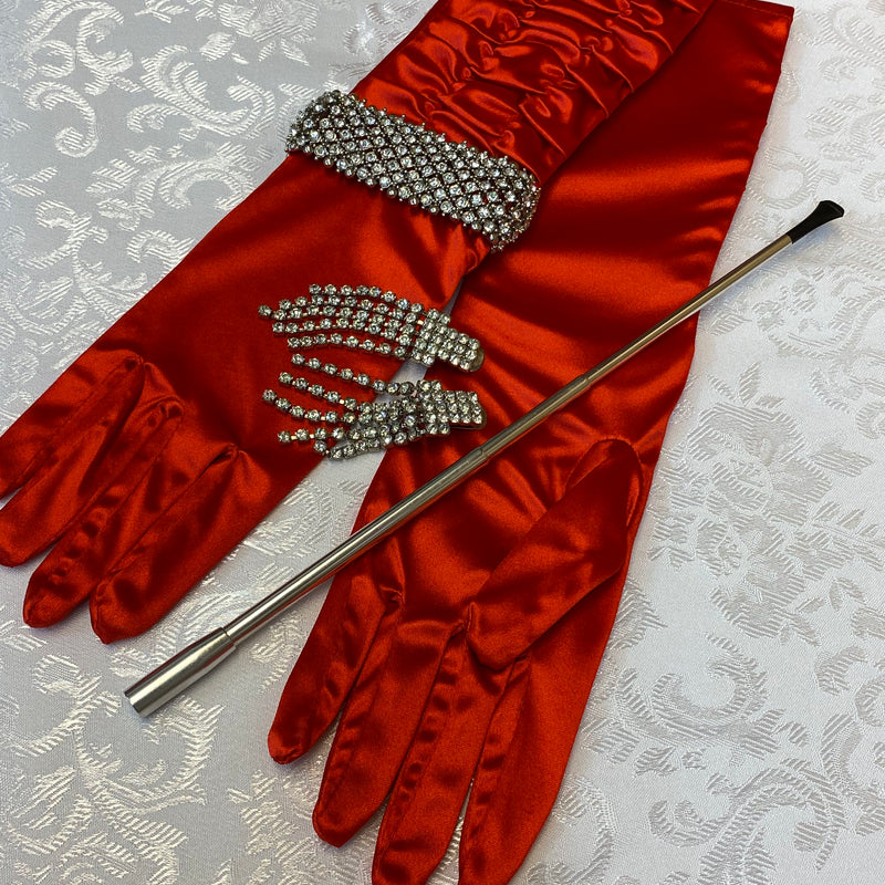 20er Jahre Accessoires Damen-Set, rote lange Handschuhe, Strassarmband, Strass-Ohrringe und Zigarettenspitze