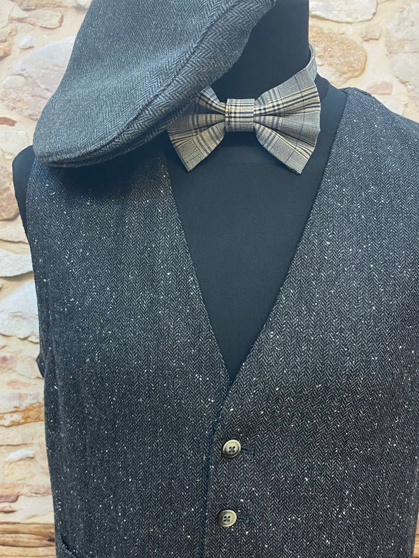 Herren-Weste mit Schiebermütze und Fliege – Set im 20er-Jahre-Stil