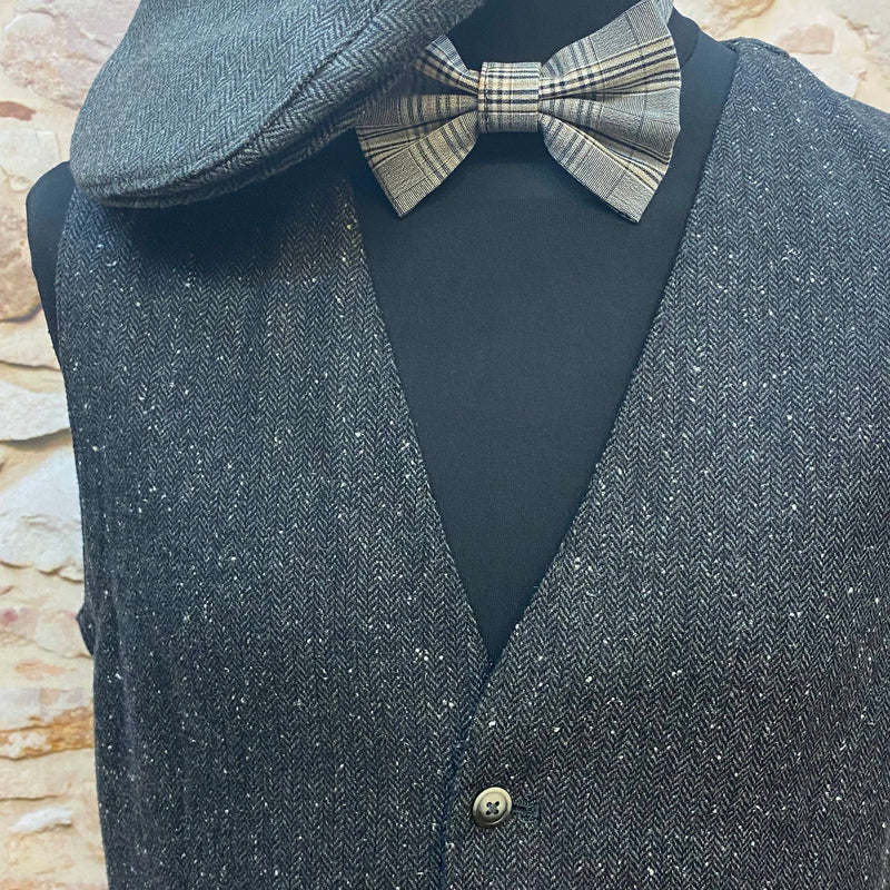 Herren-Weste mit Schiebermütze und Fliege – Set im 20er-Jahre-Stil