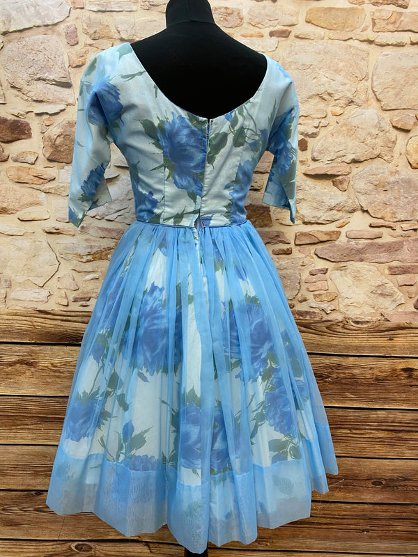 „Rückansicht vom originalen Vintage 50er Jahre Kleid hellblau mit tiefem Rückenausschnitt und Tüllrock“