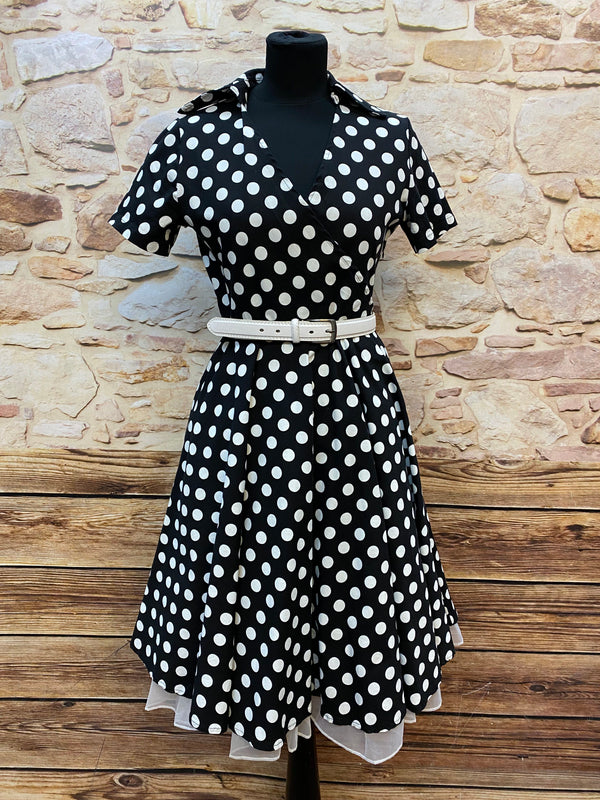 50er Jahre Kleid Schwarz Weiß Gr. 42 – gepunktetes Rockabilly Kleid mit weißem Gürtel