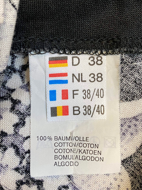 50er Jahre Kleid Schwarz Weiß Gr. 38 – Rockabilly Swingkleid mit Früchteprint und großem Kragen