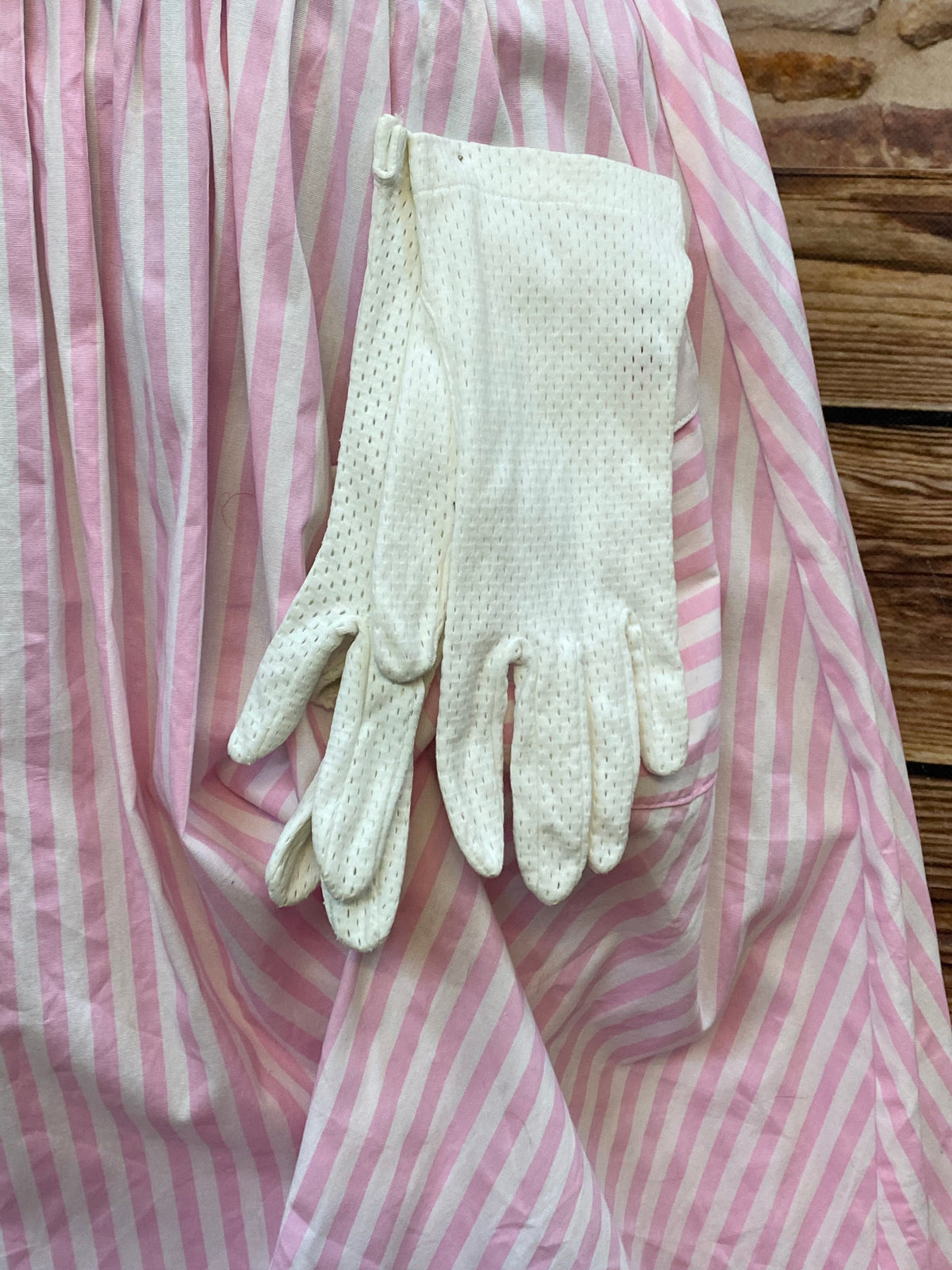 Vintagekleid im 50er Jahre Stil, Hut Handschuhe, Gürtel und Petticoat Gr.38