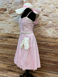 Robe vintage style années 50, gants chapeau, ceinture et jupon taille 38