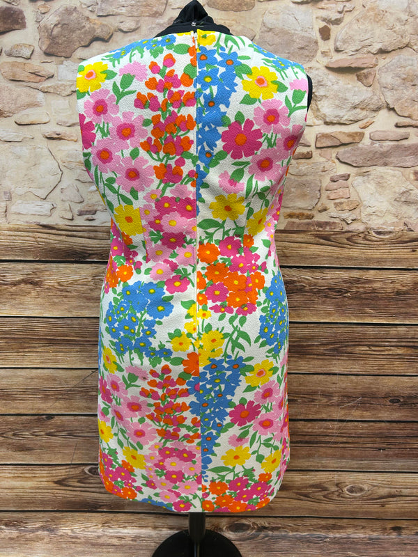 „60er Jahre Kleid als Vintage Unikat mit buntem Blumenmuster im Flower Power Stil für Damen Größe 50, Rückansicht“