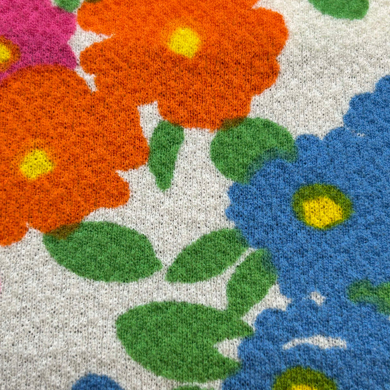 „60er Jahre Kleid als Vintage Unikat mit buntem Blumenmuster im Flower Power Stil für Damen Größe 50, Nahaufnahme“