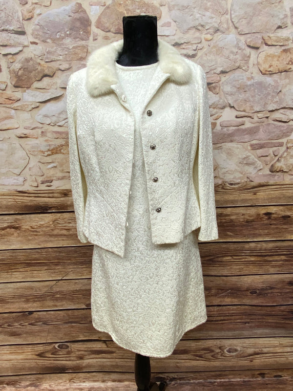 Helles Vintage Damen-Kostüm 60er Jahre Gr.42, Etui-Kleid, Jacke mit Pelzbesatz, guter Vintage Zustand