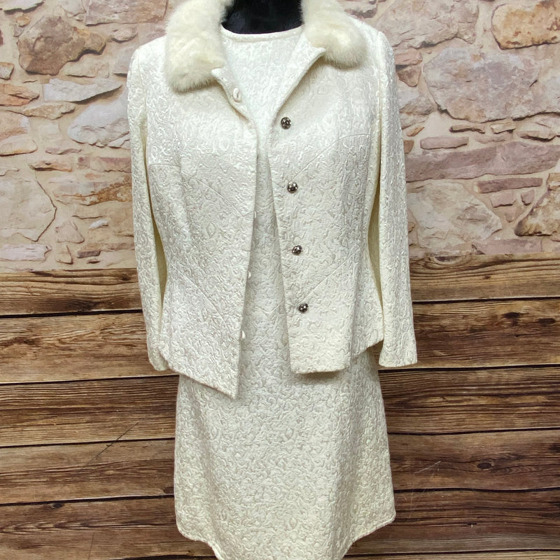 Helles Vintage Damen-Kostüm 60er Jahre Gr.42, Etui-Kleid, Jacke mit Pelzbesatz, guter Vintage Zustand