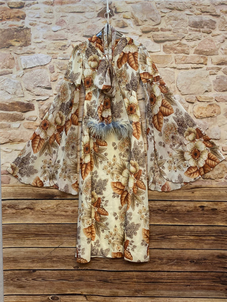 „1970er Vintage Maxikleid braun mit Blumenmuster und Fledermausärmeln“
