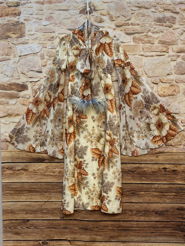 „1970er Vintage Maxikleid braun mit Blumenmuster und Fledermausärmeln“