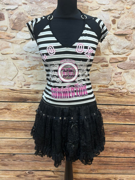 80er-Jahre Damen-Zweiteiler: gestreiftes Summer-Love-Top und schwarzer Spitzen-Minirock, Größe M, sehr guter Zustand.