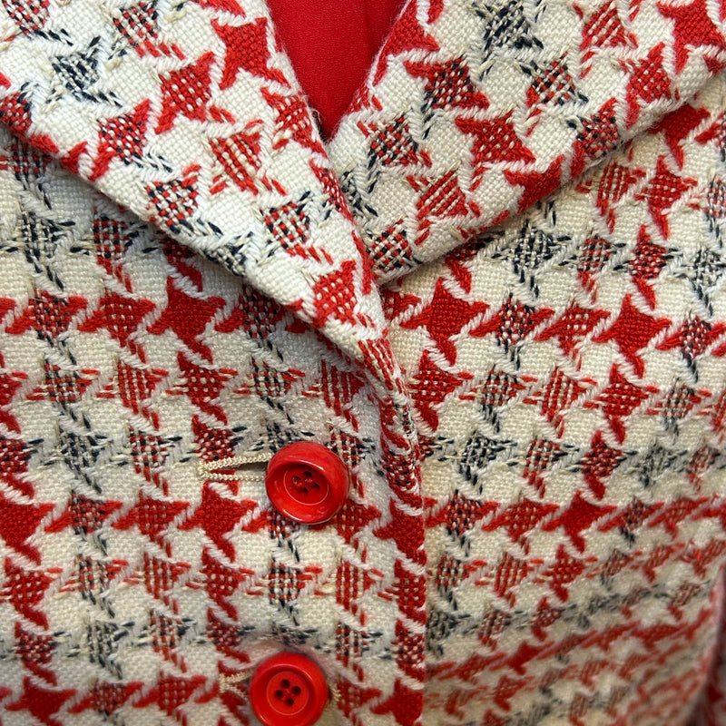 Vintage Damen Tweed-Kostüm aus den 1970ern mit Hut, Bluse und Handschuhen