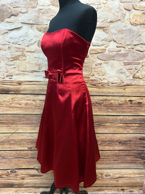 Cocktailkleid in Rot mit Schleife – von Lissa, Gr. 36 (ungetragen)