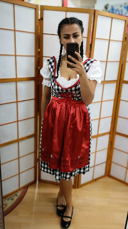 Dirndl in Rot und Schwarz – EU Größe 34