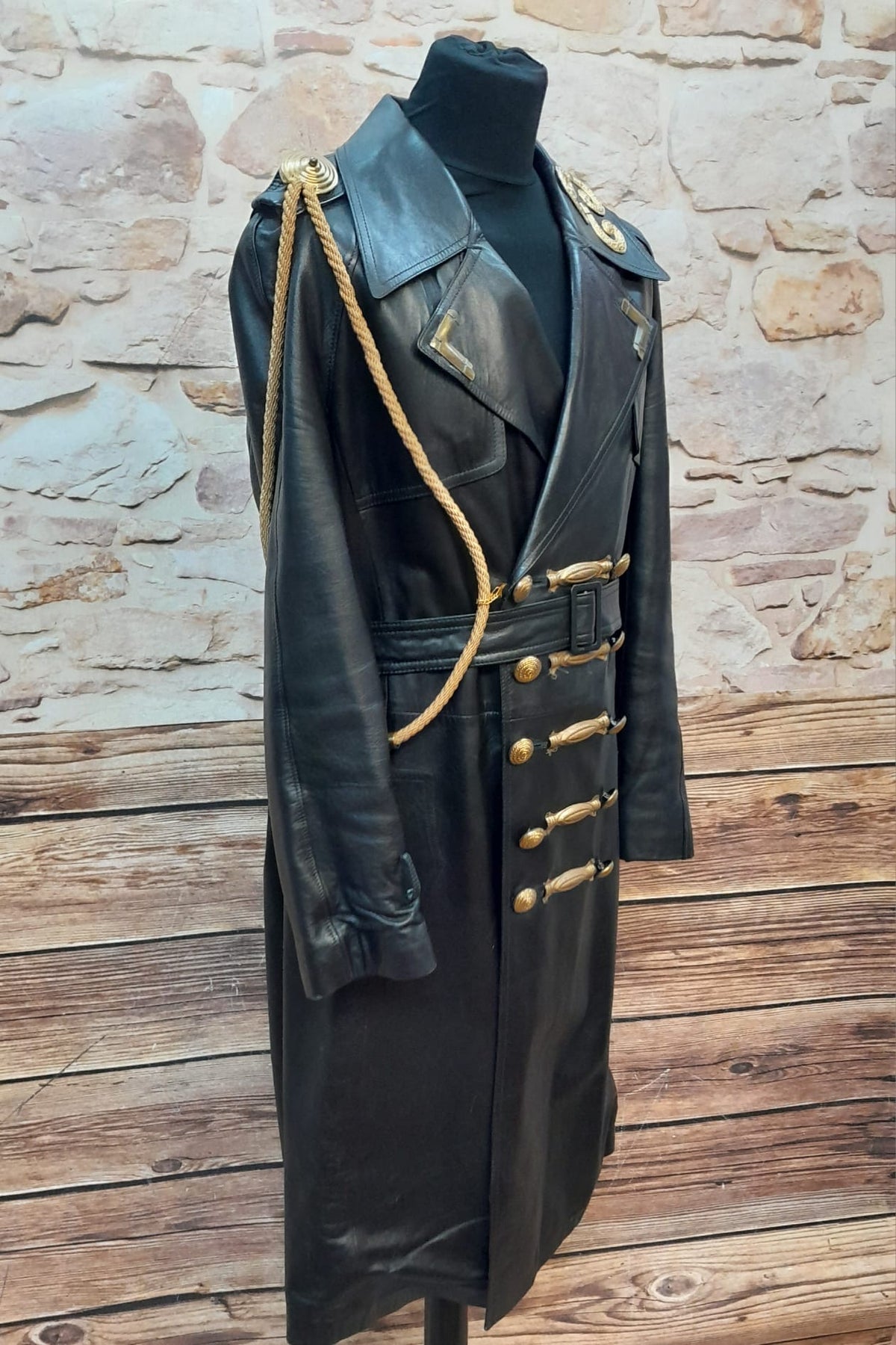 Manteau en cuir Steampunk – une pièce unique pour les vrais aventuriers taille 54