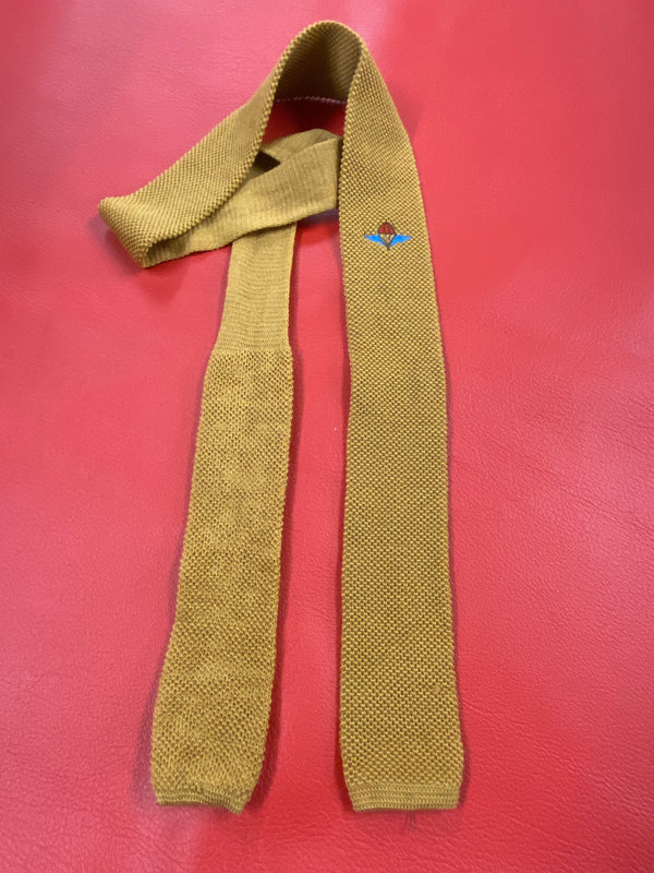 Schmale Vintage Strickkrawatte aus reiner Wolle in Senfgelb
