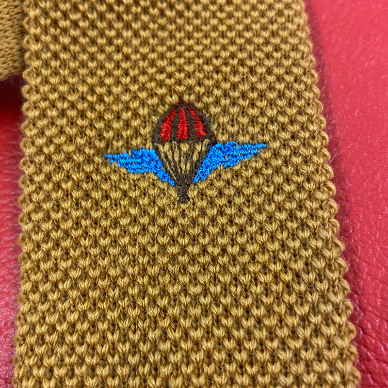 Schmale Vintage Strickkrawatte aus reiner Wolle in Senfgelb