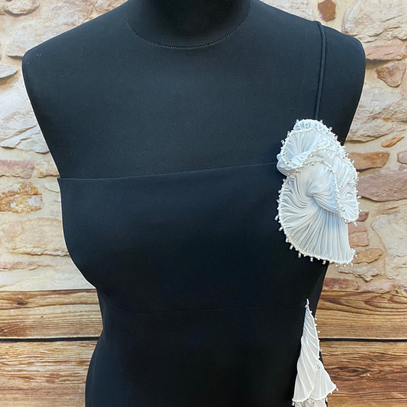 Abendkleid Secondhand schwarz mit weißen Verzierungen Gr.42