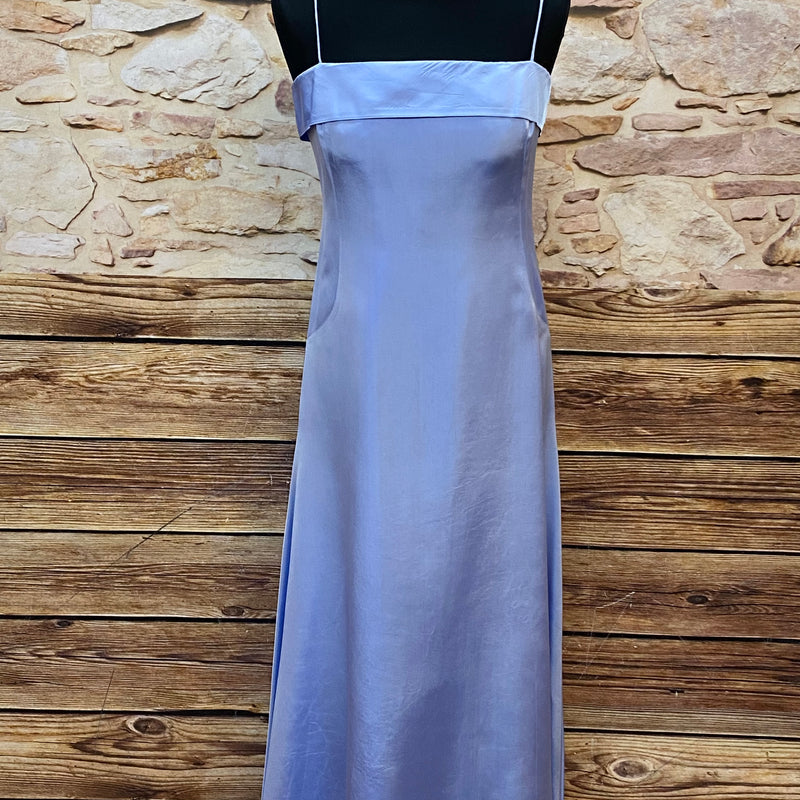 Abendkleid in Lavendel – Perfekt für kreative Fotoshootings Gr.40
