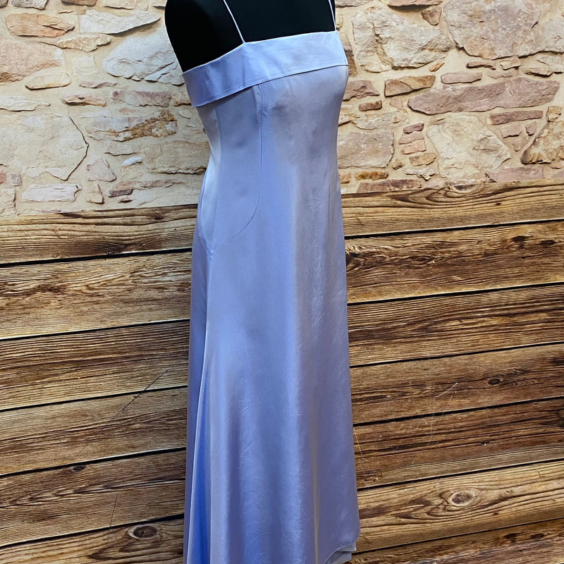 Abendkleid in Lavendel – Perfekt für kreative Fotoshootings Gr.40