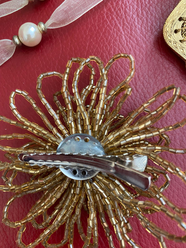 Handgefertigtes Set im 20er Jahre Stil – Lurex-Abendtasche, Perlenkette und Haarschmuck, Ansicht 4