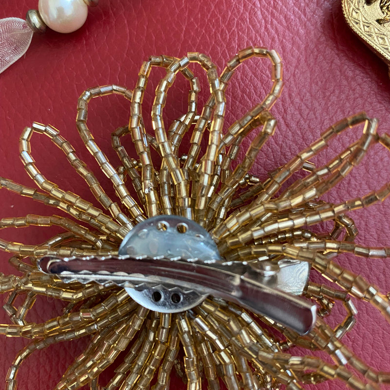 Handgefertigtes Set im 20er Jahre Stil – Lurex-Abendtasche, Perlenkette und Haarschmuck, Ansicht 4